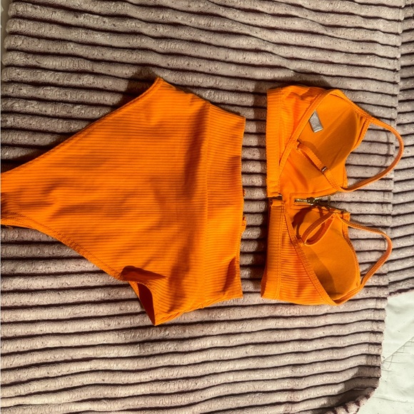Orange bikini - Picture 2 of 4